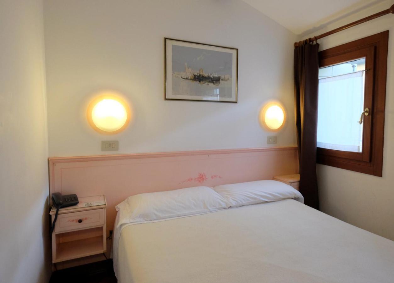 Hotel Ai Do Mori Venice Room photo